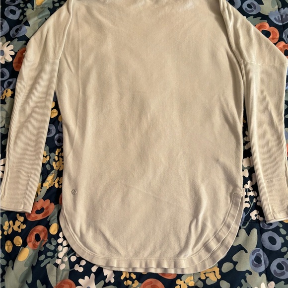 Light weight light green/mint sweater Lululemon size 6 - Picture 3 of 6